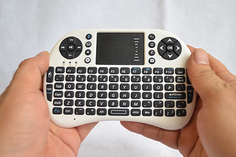Keyboard mini bluetooth multimedia dengan touch pad murah