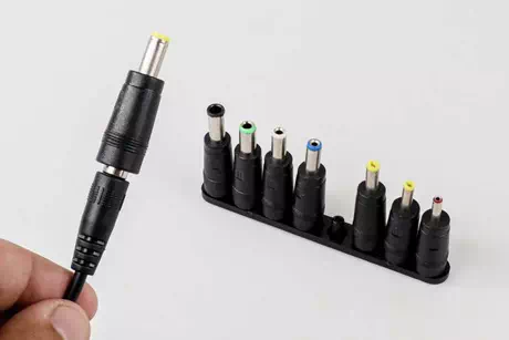 Kabel power DC dengan 8 jenis konektor male 